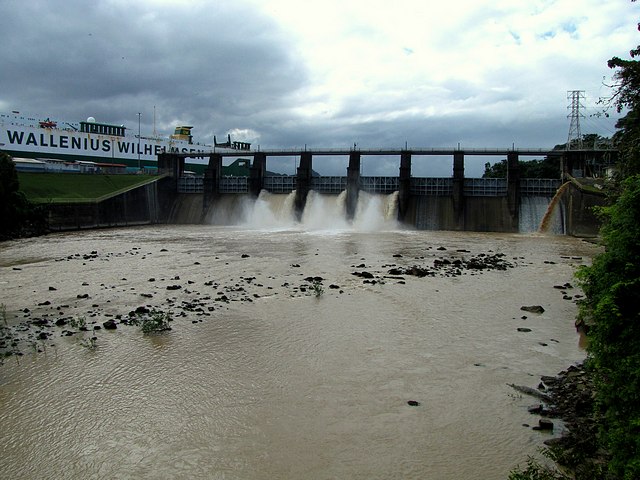 Miraflores Spillway, Ship Passage and Crocodile