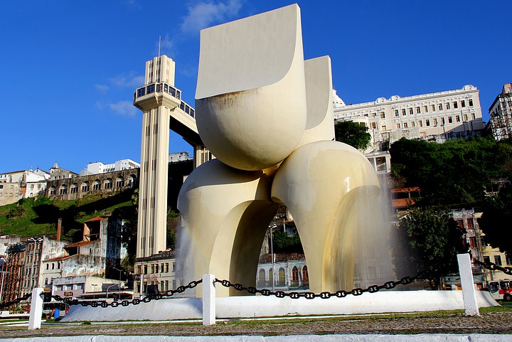 Water Sculpture and Lacerda Elevator