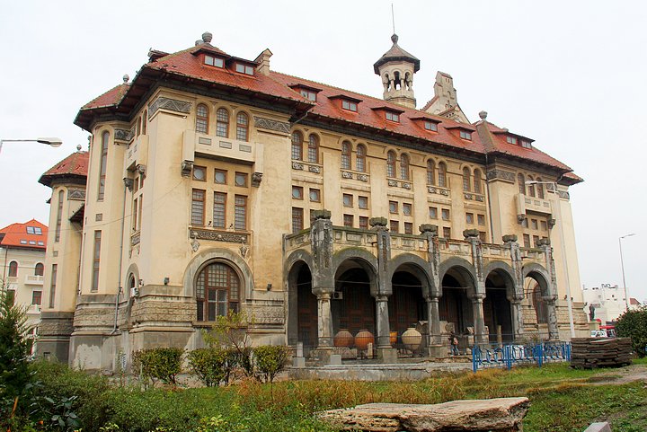 Archeological & National History Museum