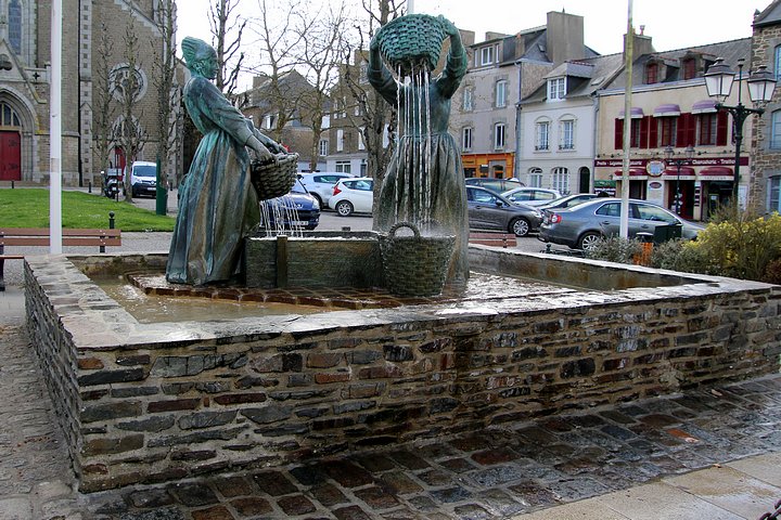 Fountain - Women Washing Oysters