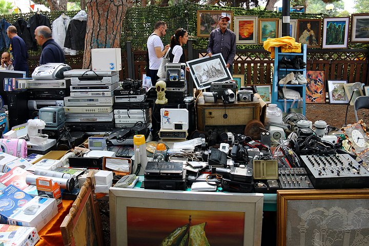 Sunday Flea Market