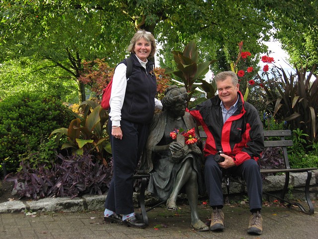 Gennie & Vic  with "Search" by Seward Johnson