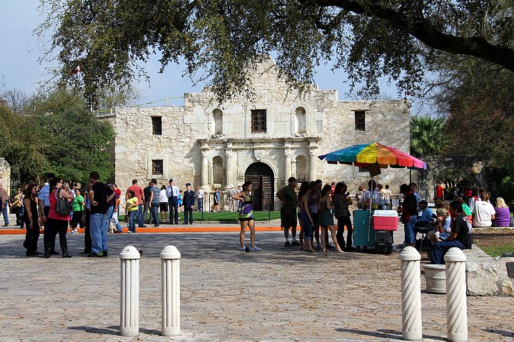 Alamo and Independence Day Crowd