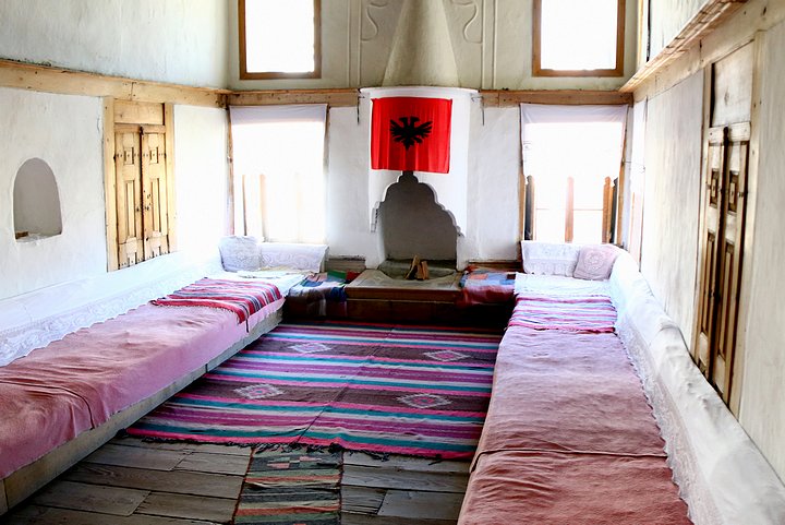Skenduli House