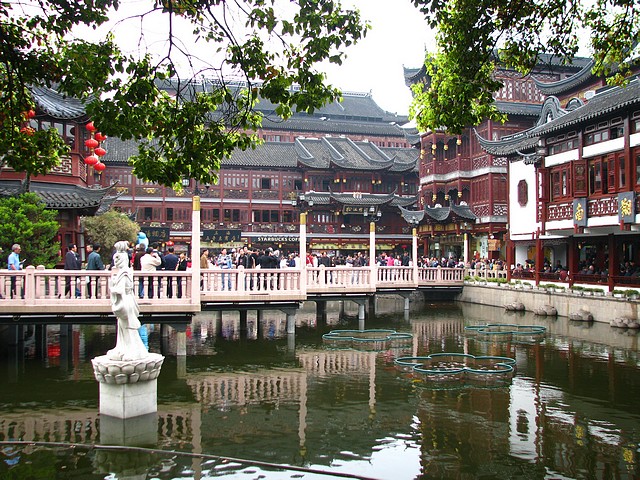Entering Yuyuan Gardens