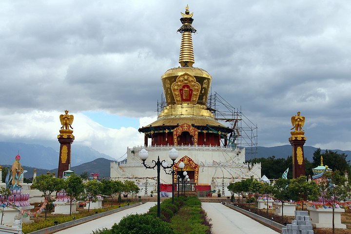 Tibetan Stupa – Black Hat Temple