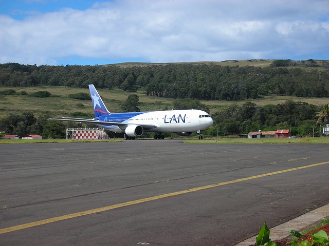 LAN Chile Flight Arriving from Papeete 