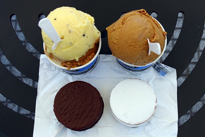 Dulce de Leche & Maracuja with Alfajor Cookies