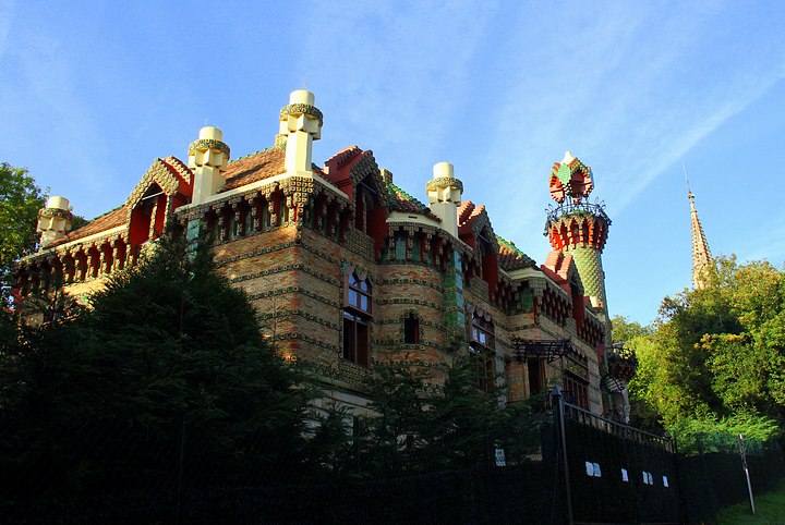 El Capricho by Gaudi