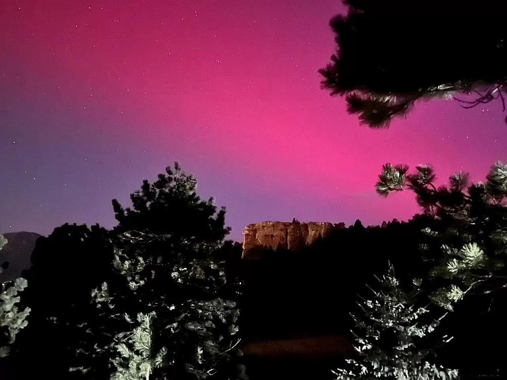 Aurora Borealis Over Elephant Rock