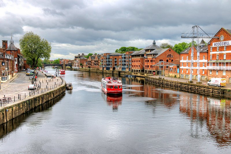 York - High-Dynamic-Range Imaging