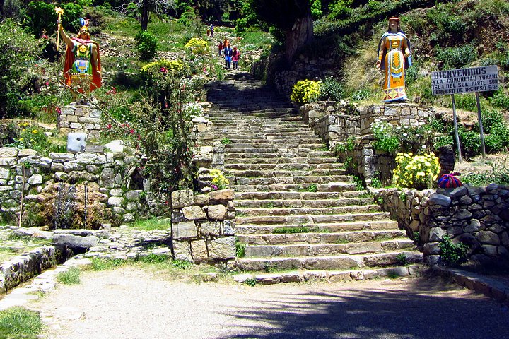 Manco Cápac and Mama Ocllo in Yumani