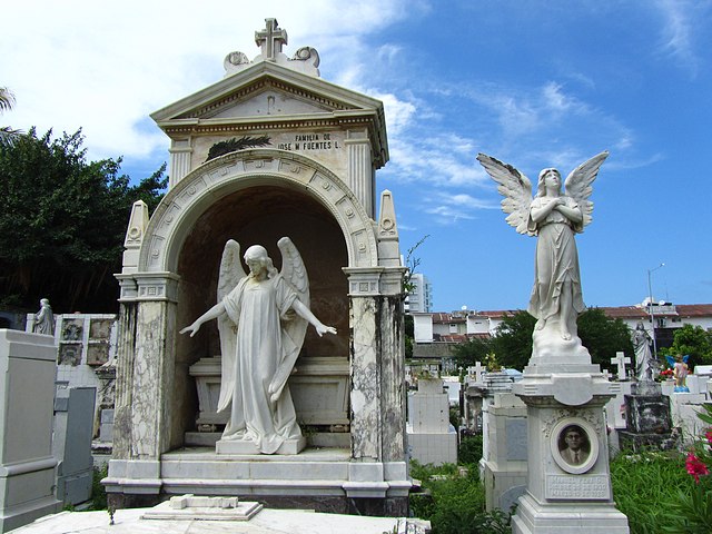 Mangas Cementerio de Santa Cruz