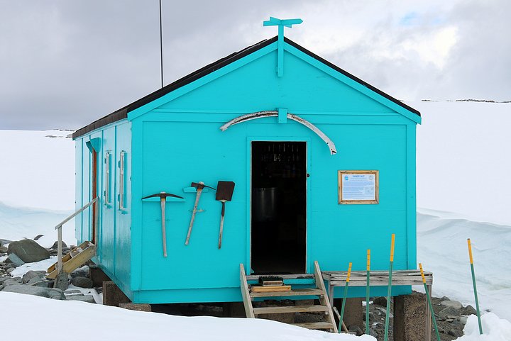 Hut at Damoy Point
