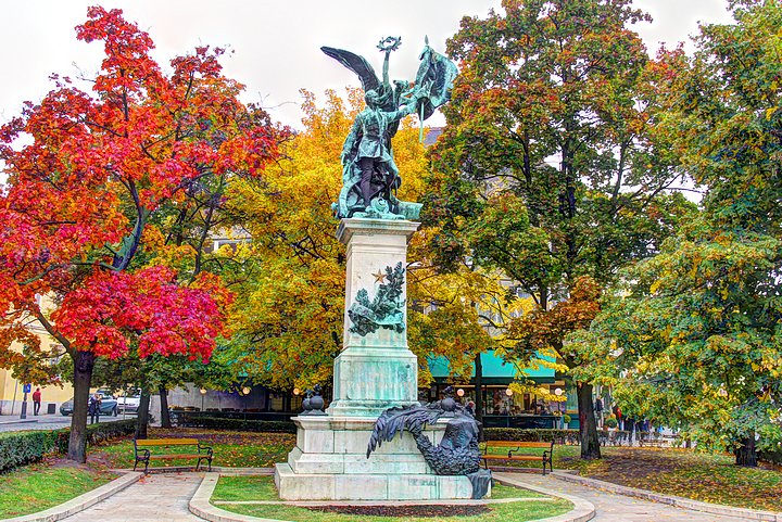 Fall Foliage at Castle District